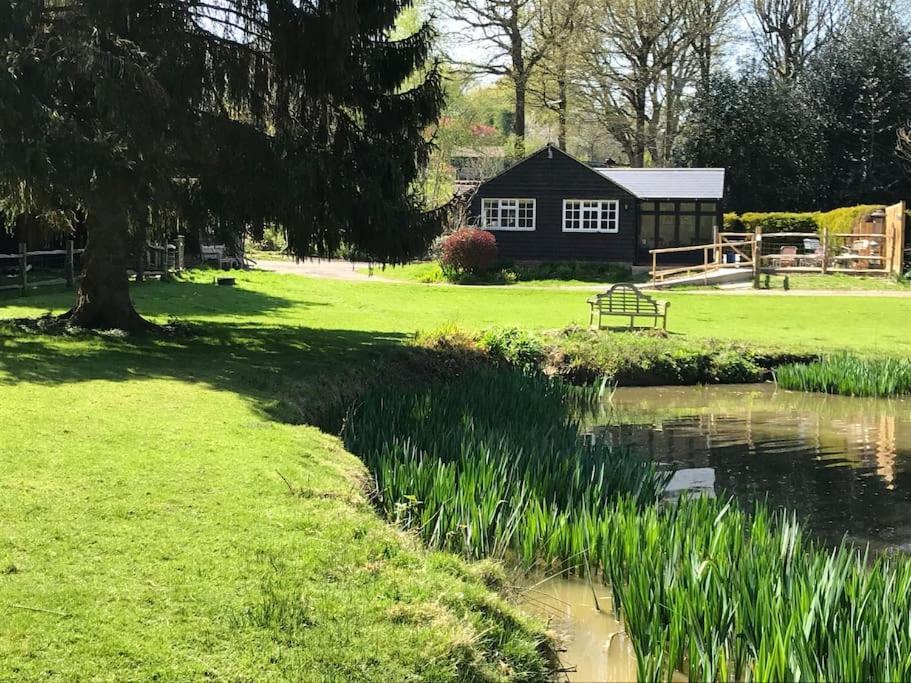 Halfmoon Lodge @ Knights Hole Wheelchair Access Cranbrook Bagian luar foto
